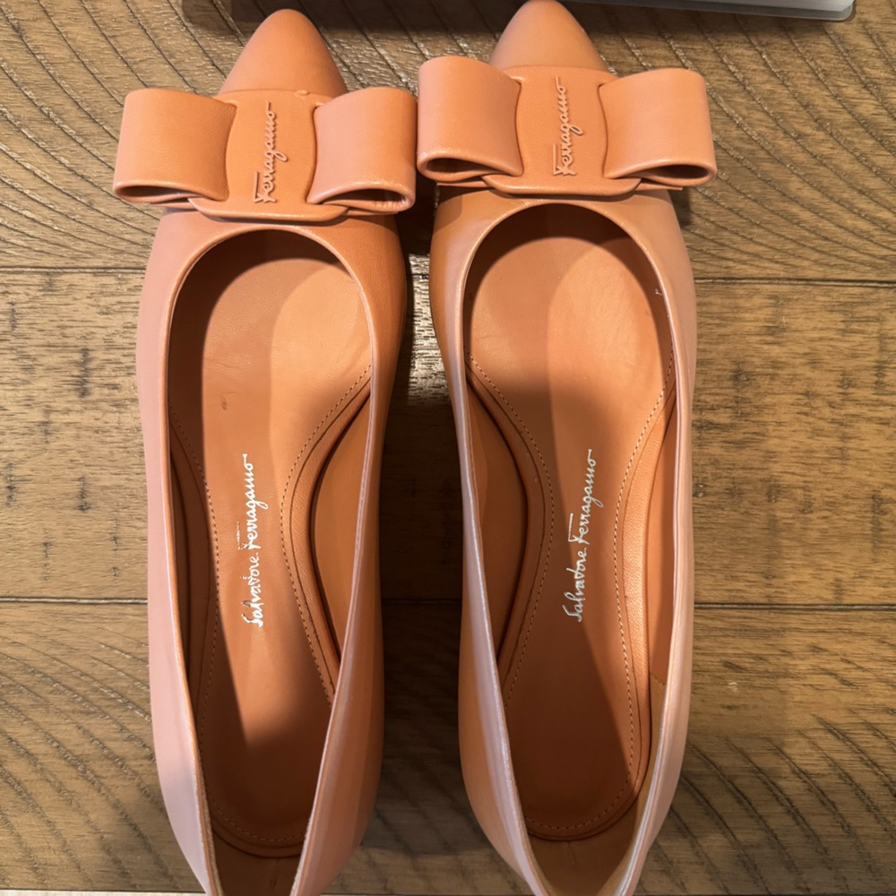 Authentic Salvatore Ferragamo Vara Ballet Flats